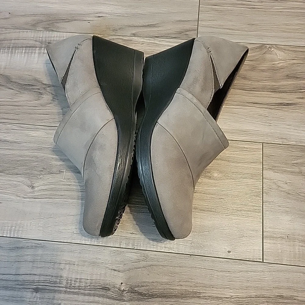 Dansko Wedge Heel Shoe Womens  Gray EU 41 Suede Leather‎ US 10.5 Style 0314